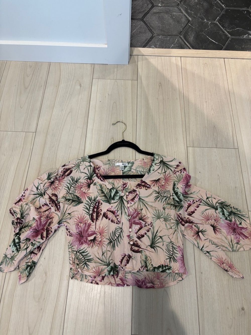 Amuse Society Pink Floral Button-Front Cropped Shirt